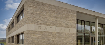 rathaus-schriftzug.jpg